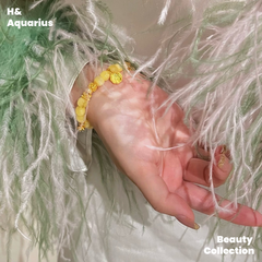 Butter Honey Amber Bracelet with Rabbit Charm, Minimalist Crystal Healing Beads, Cute Aesthetic Jewelry for Women