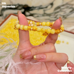 Butter Honey Amber Bracelet with Rabbit Charm, Minimalist Crystal Healing Beads, Cute Aesthetic Jewelry for Women