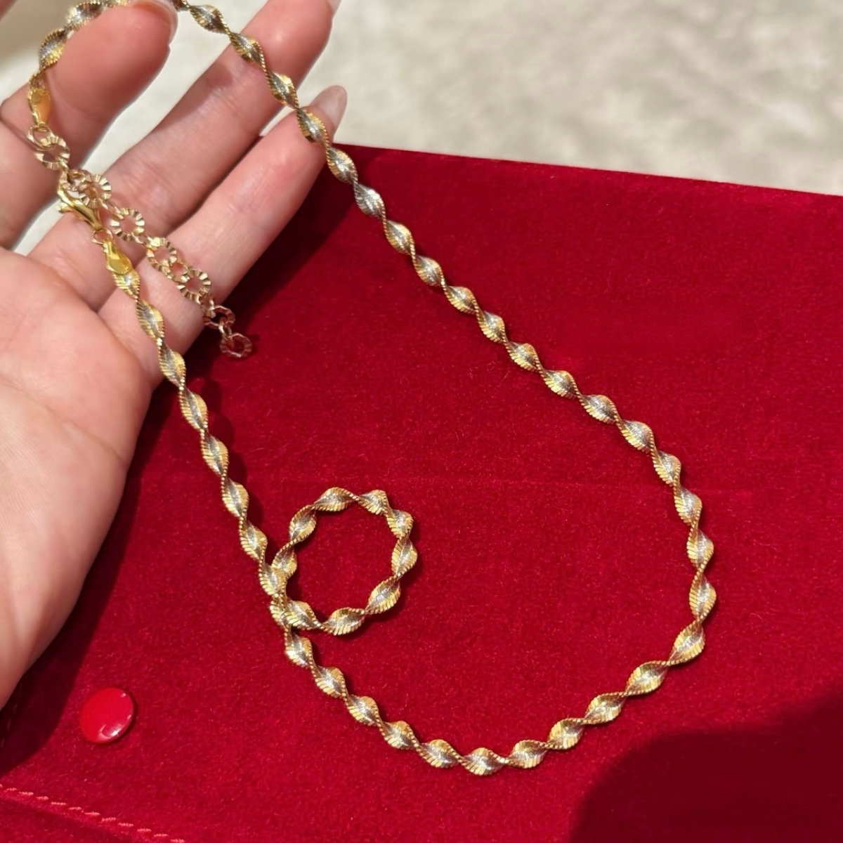 Two-Tone Ripple Twist Necklace
