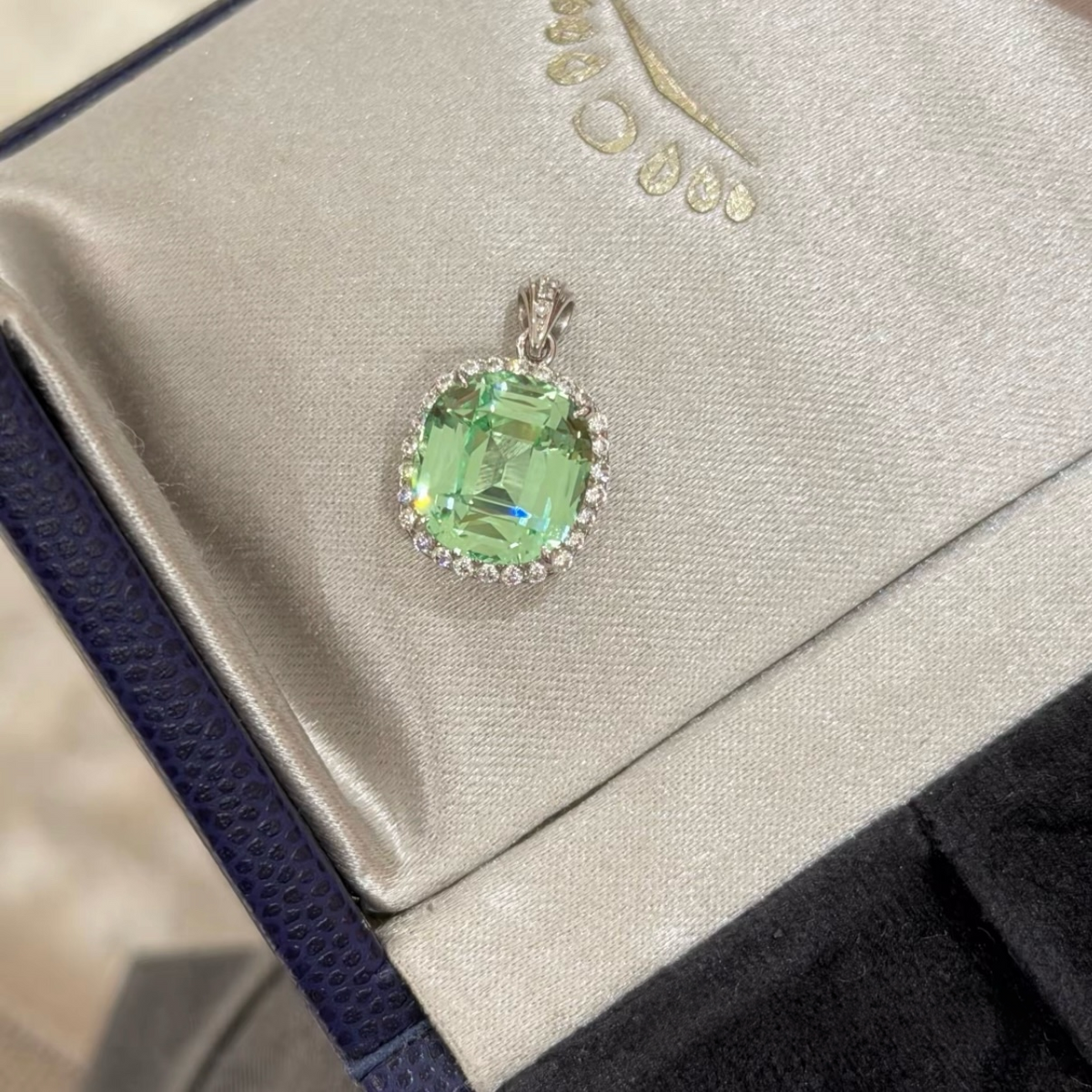 Mint Dew Pendant