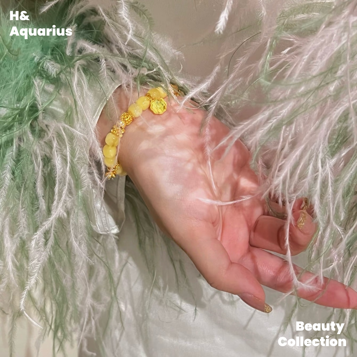 Butter Honey Amber Bracelet with Rabbit Charm, Minimalist Crystal Healing Beads, Cute Aesthetic Jewelry for Women