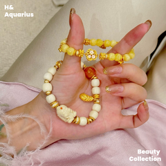 Butter Honey Amber Bracelet with Rabbit Charm, Minimalist Crystal Healing Beads, Cute Aesthetic Jewelry for Women